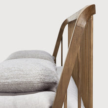 Load image into Gallery viewer, Spindle Bed