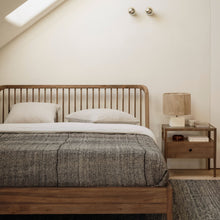 Load image into Gallery viewer, Spindle Bed